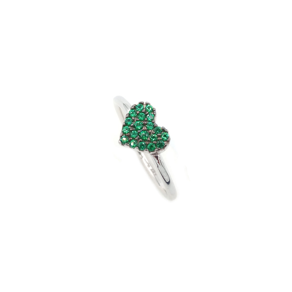 Anello cuore con pietre verdi in oro bianco 18 KT