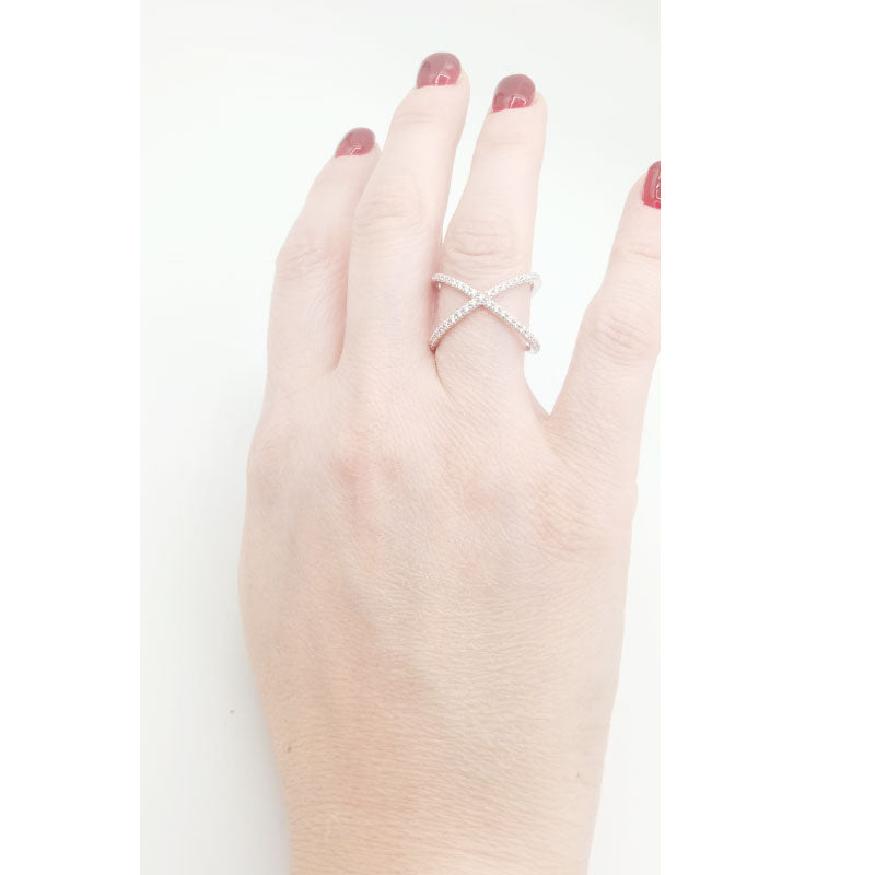 Anello in oro bianco incrocio d'amore